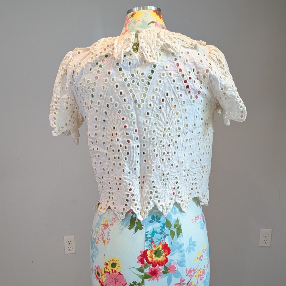 Elegant Cream Eyelet Lace Top - Picture 3 of 9